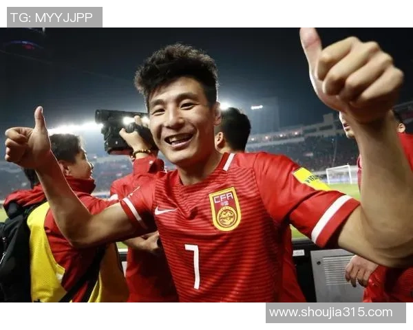 膝盖受伤的足球明星如何克服困境重返赛场的励志故事